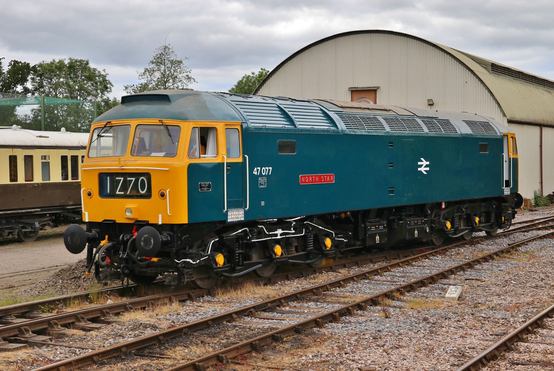 Class 47 D1661 47077 47613 47840 “NORTH STAR” | The Diesel and Electric ...